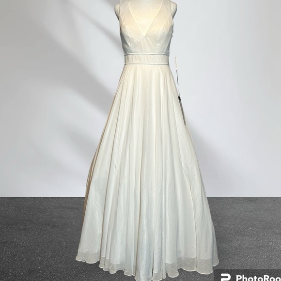 leena For Mac Duggal David’s Bridal White Tulle Chiffon V Neck Wedding Dress 12 - Picture 4 of 11